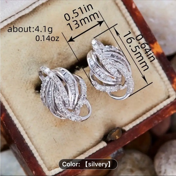 Elegnt stud earrings - Picture 5 of 5